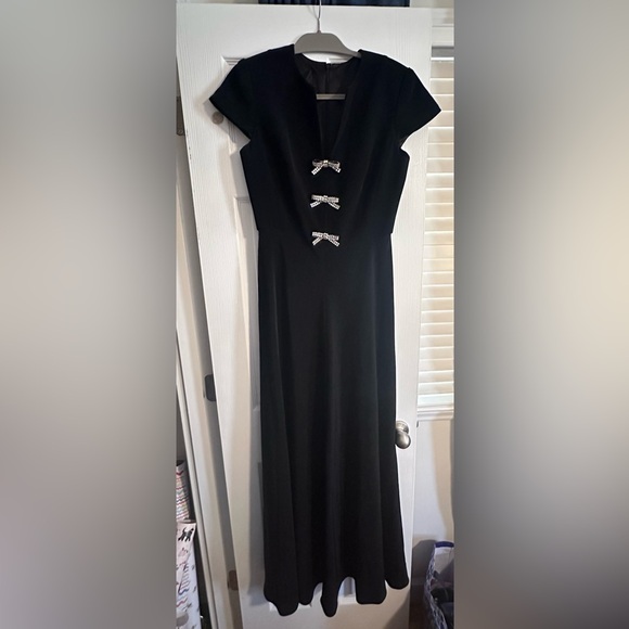 Elegant Black Cap Sleeve Dress with Rhinestone Bow Accents